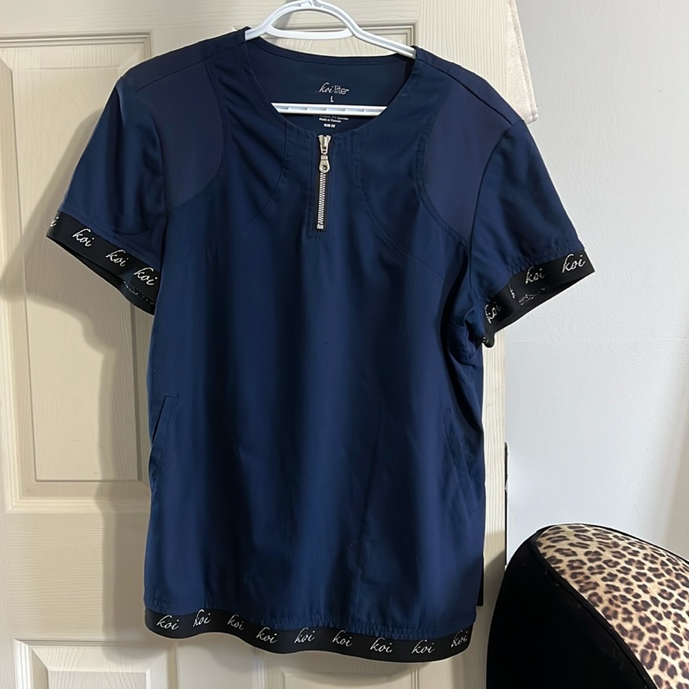Koi lite scrub top
